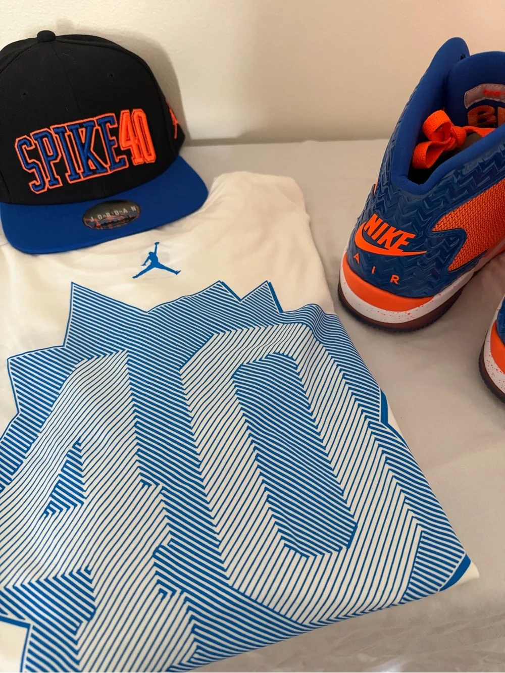 Jordan Spike Lee PE 40 Knicks Collab size 10.5, size L shirt with SnapBack
